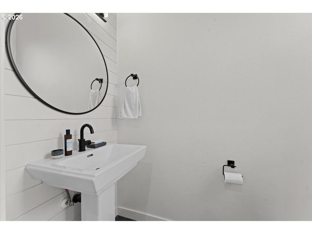 601 Se SPOKANE St, Portland, OR 97202