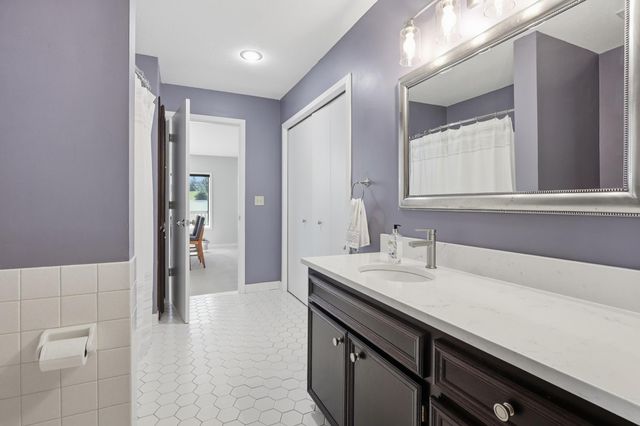 18121 Judicial Way S, Lakeville, MN 55044
