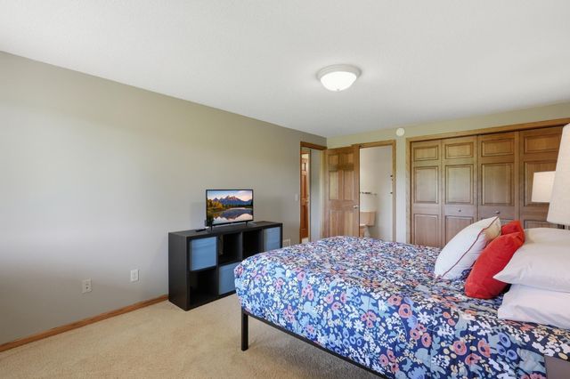 18121 Judicial Way S, Lakeville, MN 55044