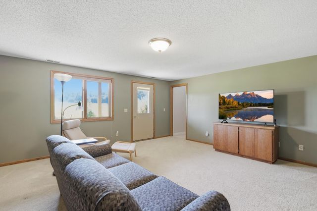 18121 Judicial Way S, Lakeville, MN 55044