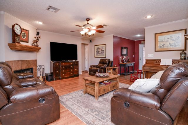 810 11th Street, Wolfforth, TX 79382