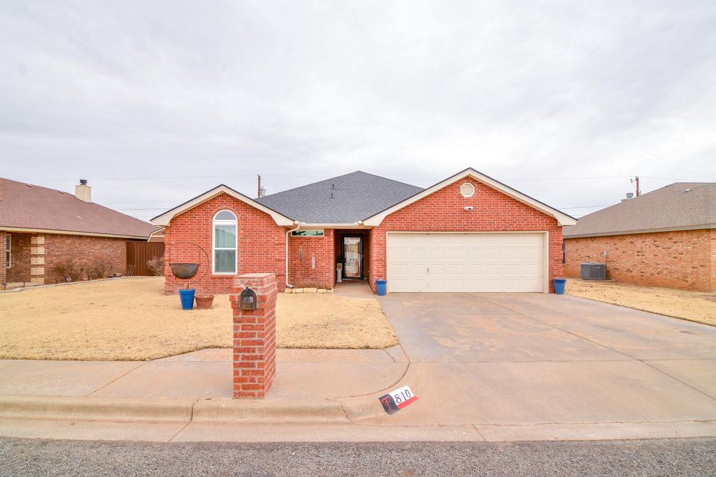 810 11th Street, Wolfforth, TX 79382