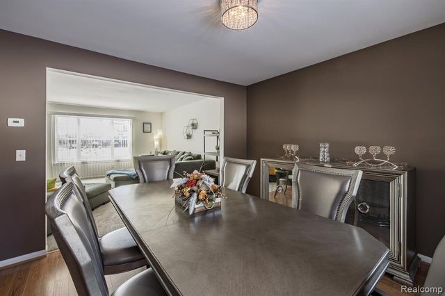 4930 Fox Chase Drive, White Lake, MI 48383