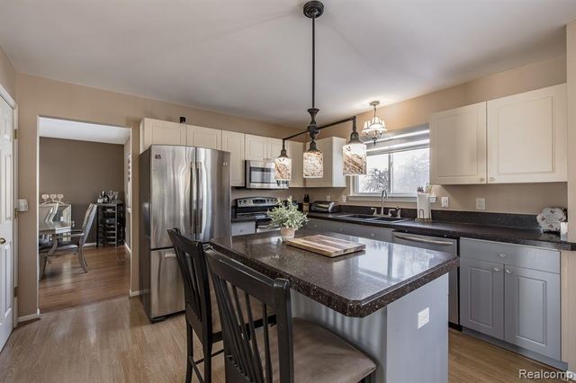 4930 Fox Chase Drive, White Lake, MI 48383