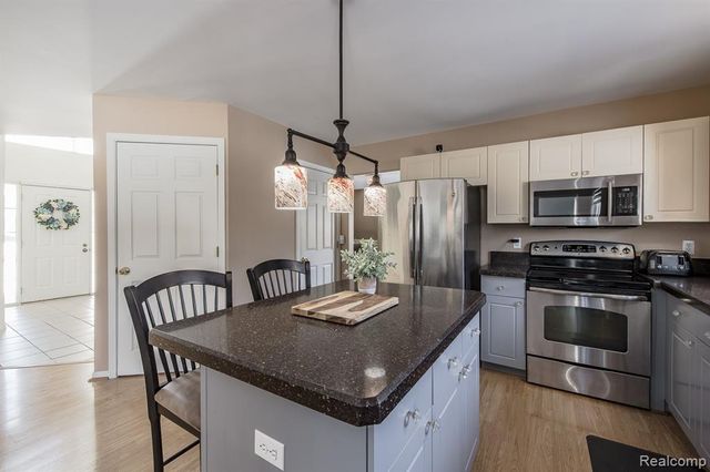 4930 Fox Chase Drive, White Lake, MI 48383