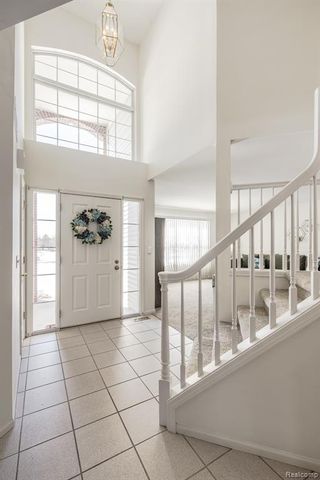 4930 Fox Chase Drive, White Lake, MI 48383