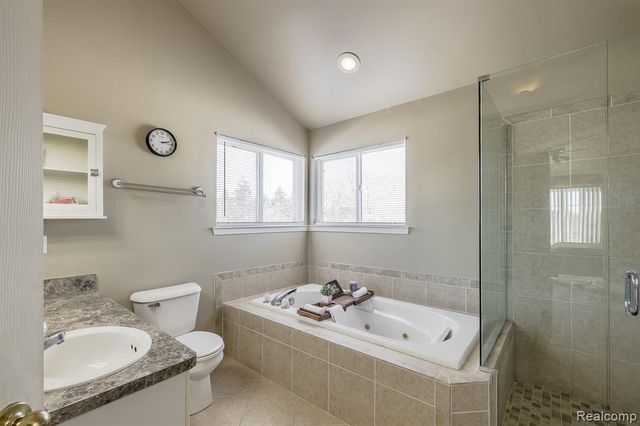 4930 Fox Chase Drive, White Lake, MI 48383