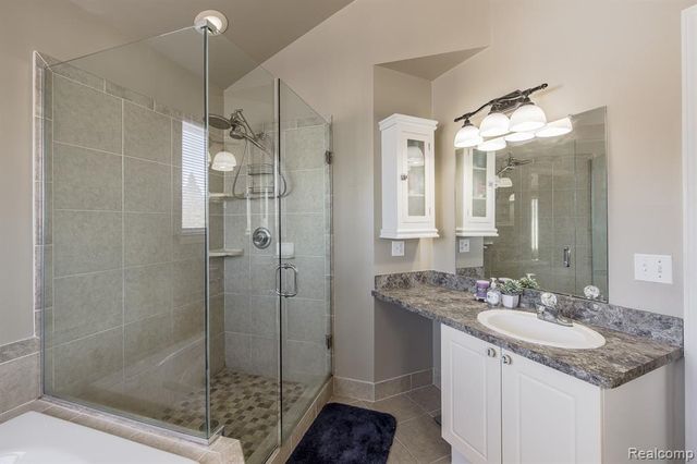 4930 Fox Chase Drive, White Lake, MI 48383