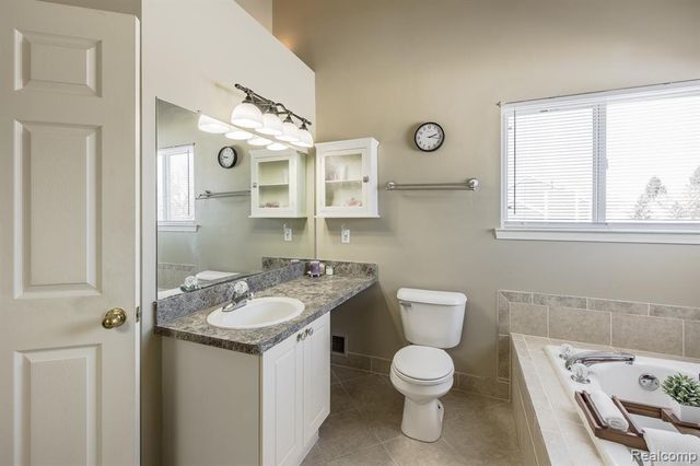 4930 Fox Chase Drive, White Lake, MI 48383