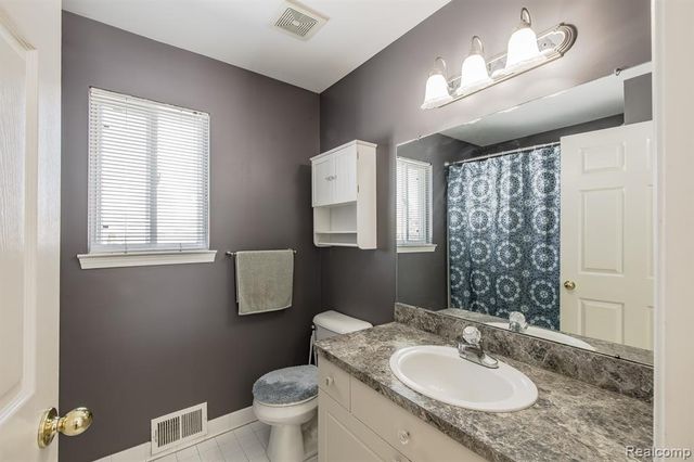 4930 Fox Chase Drive, White Lake, MI 48383