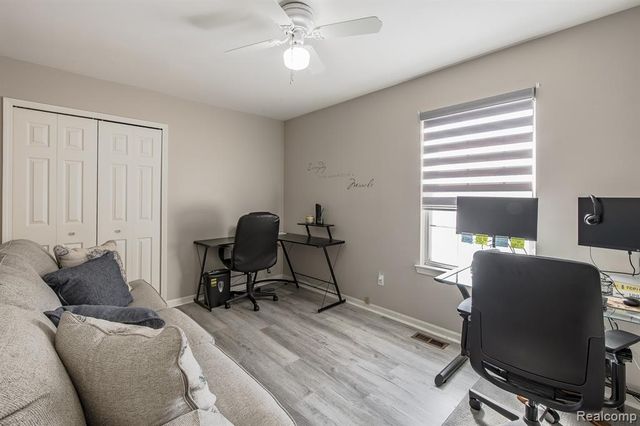 4930 Fox Chase Drive, White Lake, MI 48383