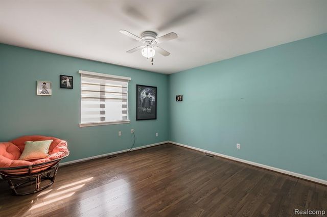 4930 Fox Chase Drive, White Lake, MI 48383