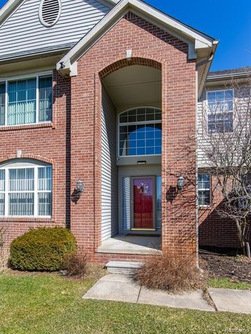 4930 Fox Chase Drive, White Lake, MI 48383