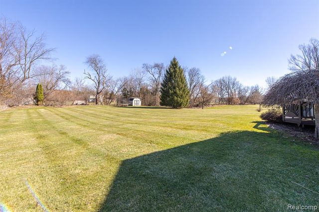 4930 Fox Chase Drive, White Lake, MI 48383