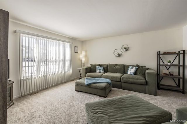 4930 Fox Chase Drive, White Lake, MI 48383