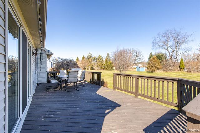 4930 Fox Chase Drive, White Lake, MI 48383