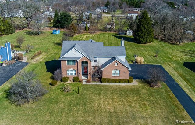 4930 Fox Chase Drive, White Lake, MI 48383