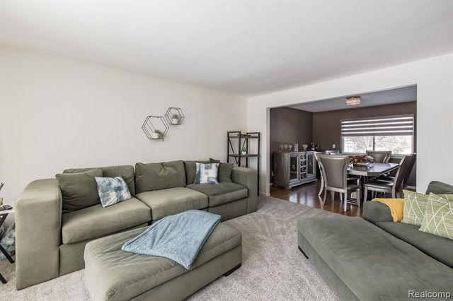 4930 Fox Chase Drive, White Lake, MI 48383