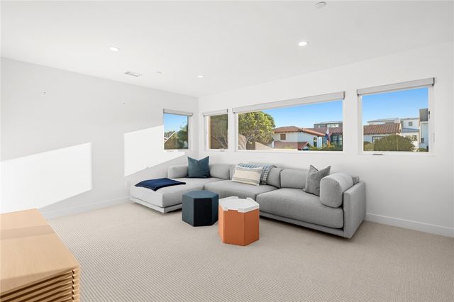 1576 E Ocean Boulevard, Newport Beach, CA 92661