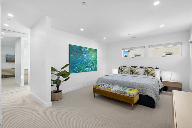 1576 E Ocean Boulevard, Newport Beach, CA 92661