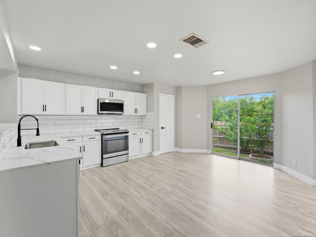 26 Beacon Bay, San Antonio, TX 78239