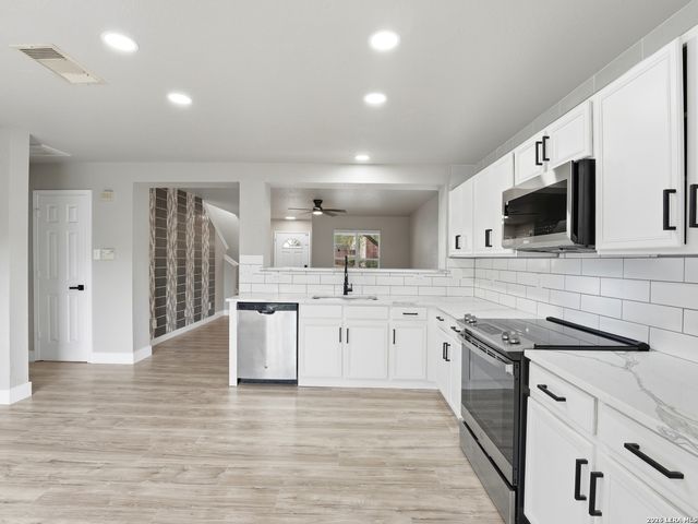 26 Beacon Bay, San Antonio, TX 78239