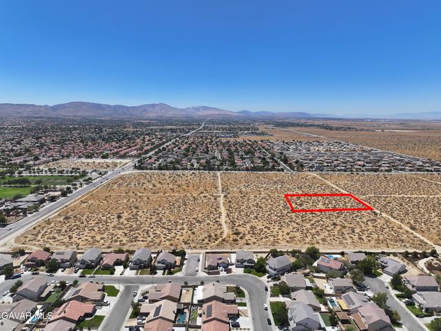 Q 12 Vic Avenue R 57th Ste, Palmdale, CA 93550
