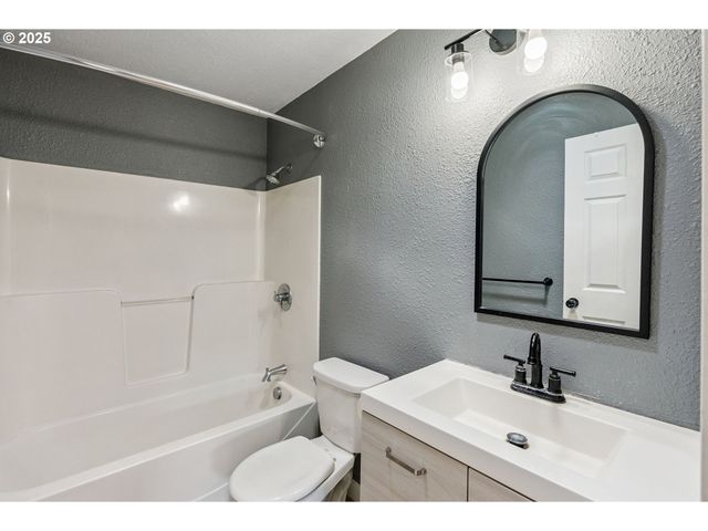 417 GERTRUDE Dr, Dallesport, WA 98617