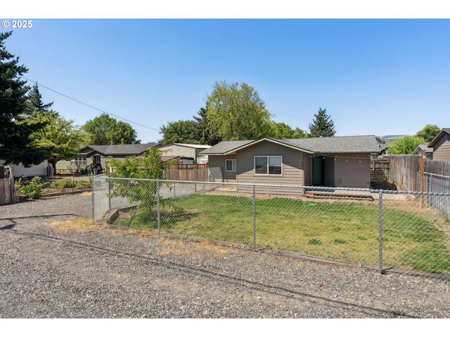 417 GERTRUDE Dr, Dallesport, WA 98617