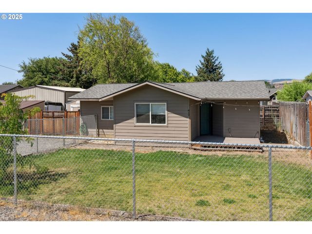 417 GERTRUDE Dr, Dallesport, WA 98617