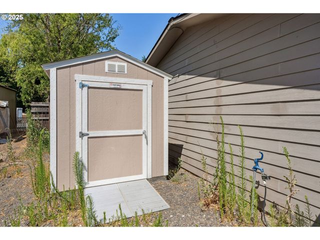 417 GERTRUDE Dr, Dallesport, WA 98617