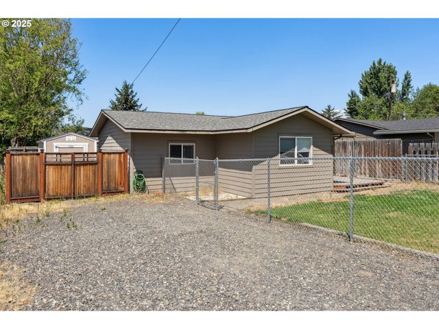 417 GERTRUDE Dr, Dallesport, WA 98617