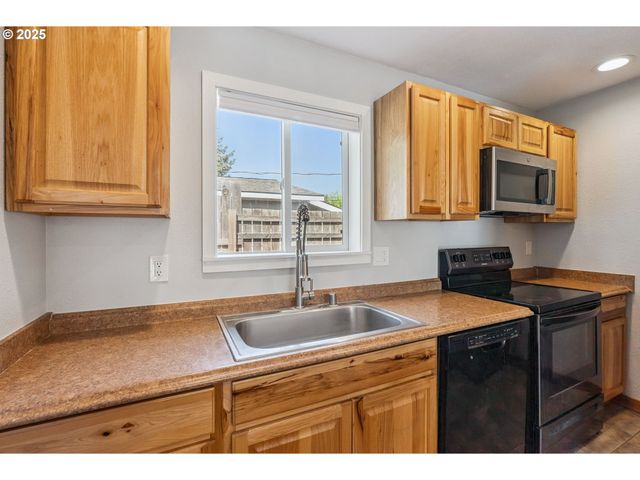 417 GERTRUDE Dr, Dallesport, WA 98617