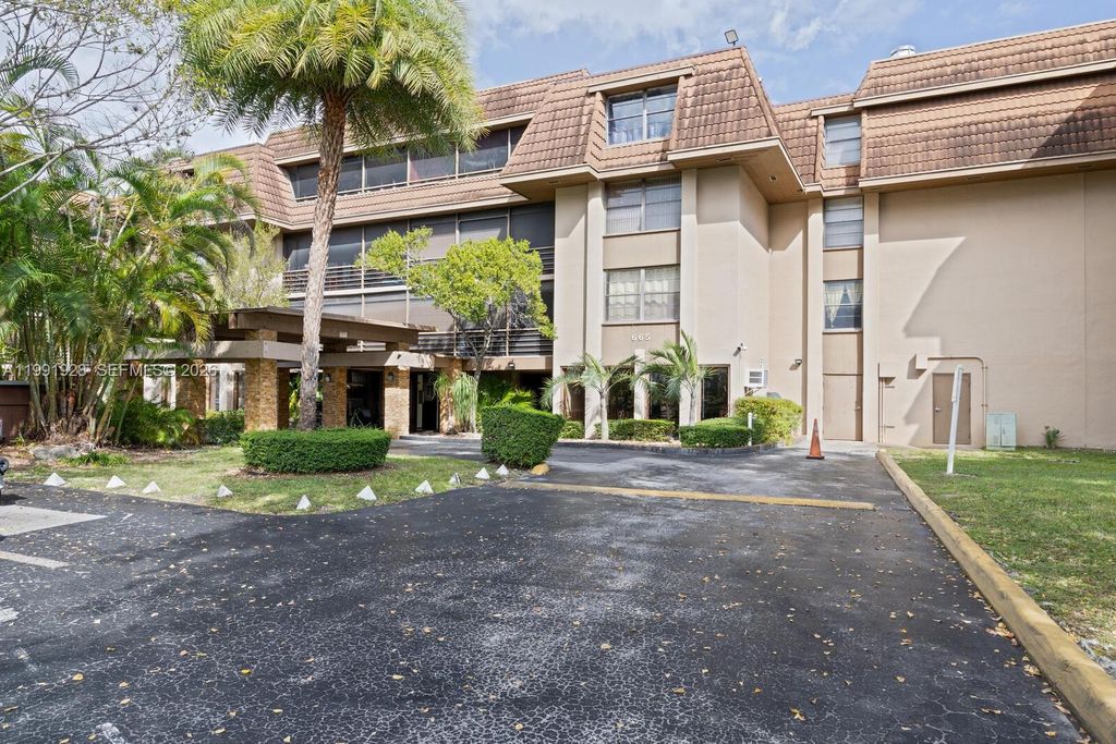 665 NE 195th Street 222, Miami, FL 33179