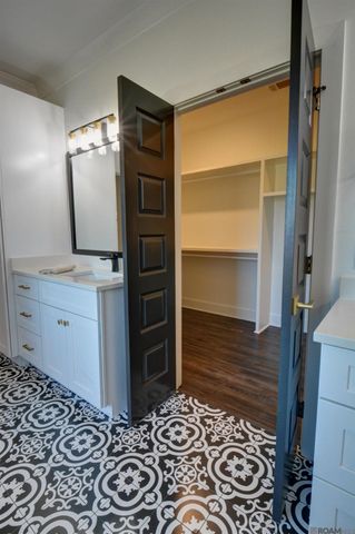 245 Marion Dr, Baton Rouge, LA 70806