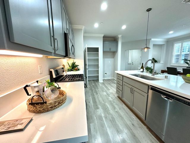 7890 Little Plum Way, Antelope, CA 95843