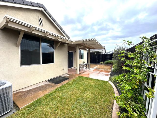 7890 Little Plum Way, Antelope, CA 95843