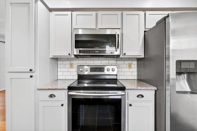 2941 E Belmont Street, Springfield, MO 65802
