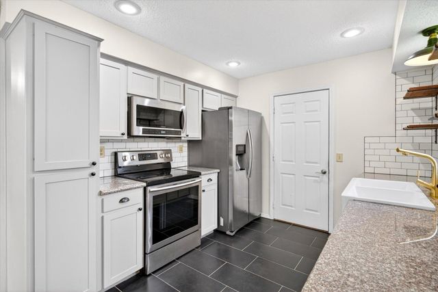 2941 E Belmont Street, Springfield, MO 65802