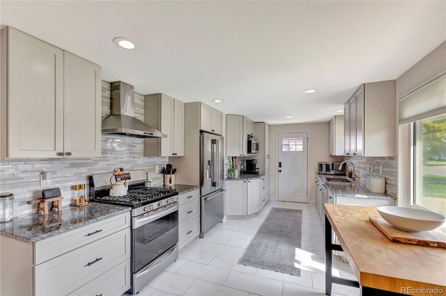 3945 S Inca Street, Englewood, CO 80110