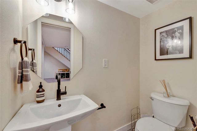 3945 S Inca Street, Englewood, CO 80110