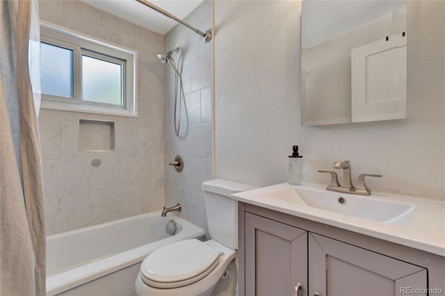 3945 S Inca Street, Englewood, CO 80110