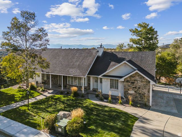 10142 S MAJESTIC CANYON RD, Sandy, UT 84092