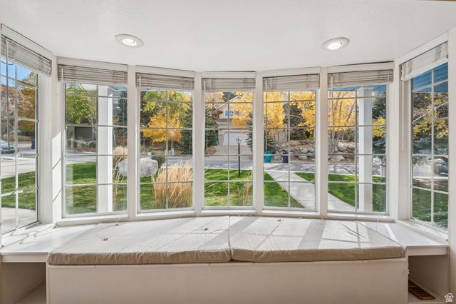 10142 S MAJESTIC CANYON RD, Sandy, UT 84092