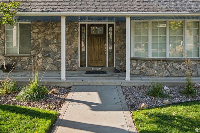 10142 S MAJESTIC CANYON RD, Sandy, UT 84092