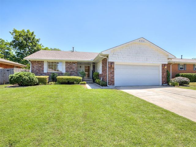 2724 Lakeside Drive, The Village, OK 73120