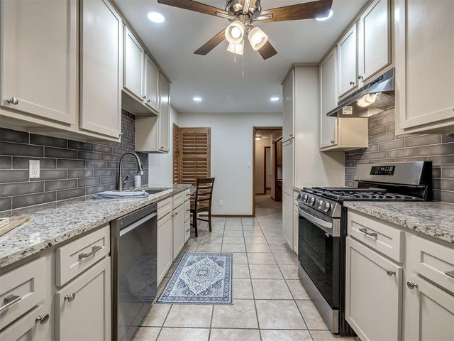 2724 Lakeside Drive, The Village, OK 73120