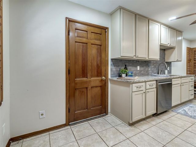 2724 Lakeside Drive, The Village, OK 73120