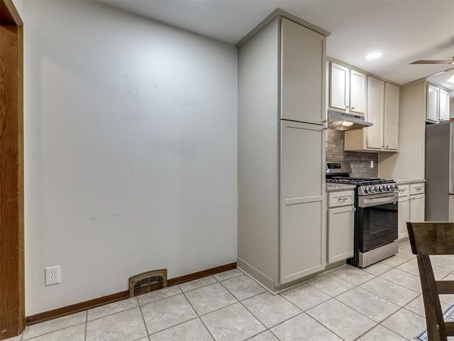 2724 Lakeside Drive, The Village, OK 73120