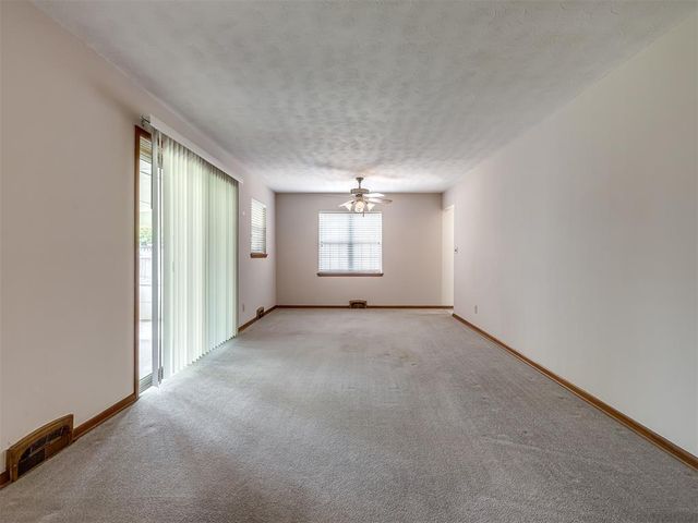 2724 Lakeside Drive, The Village, OK 73120